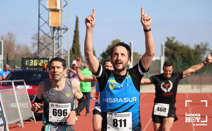 GALERÍA III: Las fotos de la VIII Media Maratón de Lucena: La alegría de llegar a la meta