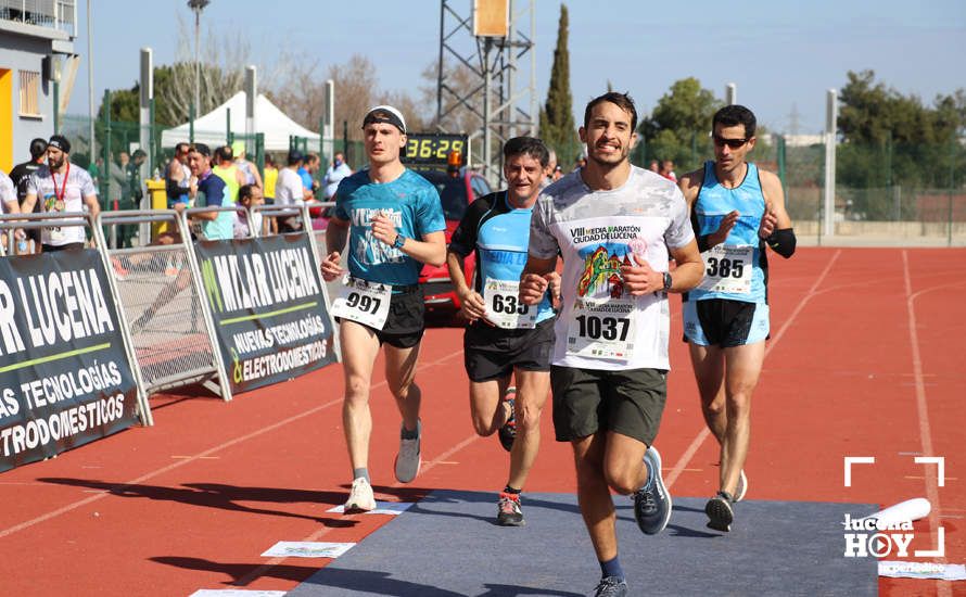 GALERÍA III: Las fotos de la VIII Media Maratón de Lucena: La alegría de llegar a la meta