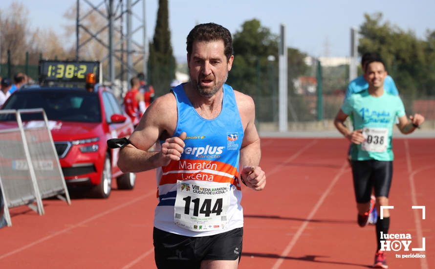 GALERÍA III: Las fotos de la VIII Media Maratón de Lucena: La alegría de llegar a la meta