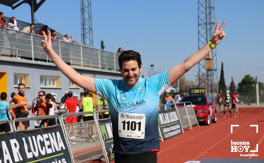 GALERÍA III: Las fotos de la VIII Media Maratón de Lucena: La alegría de llegar a la meta