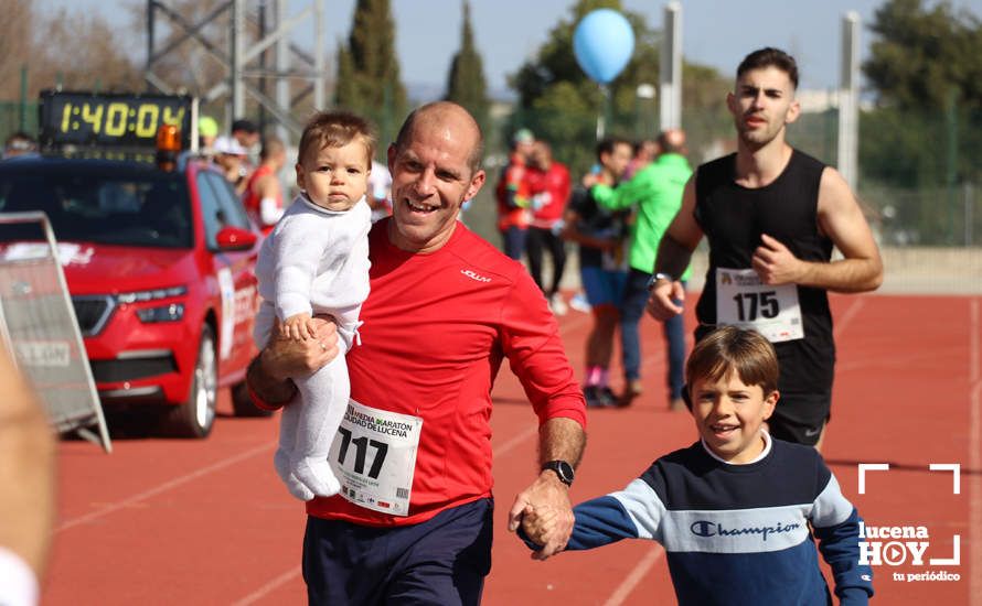 GALERÍA III: Las fotos de la VIII Media Maratón de Lucena: La alegría de llegar a la meta