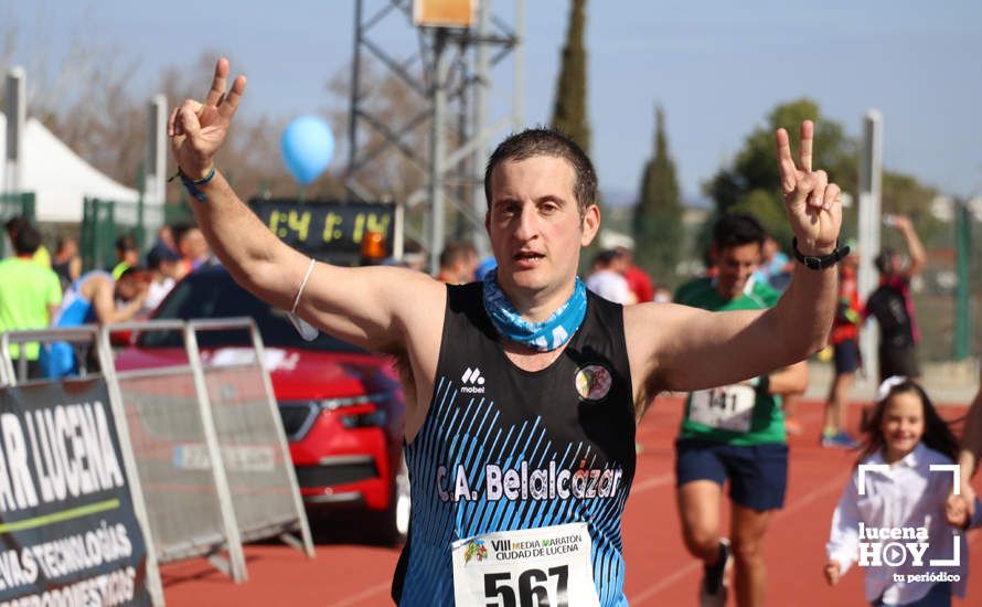 GALERÍA III: Las fotos de la VIII Media Maratón de Lucena: La alegría de llegar a la meta