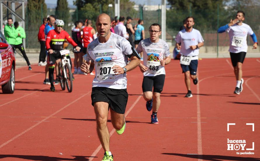 GALERÍA III: Las fotos de la VIII Media Maratón de Lucena: La alegría de llegar a la meta