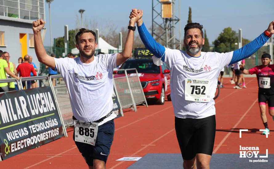 GALERÍA III: Las fotos de la VIII Media Maratón de Lucena: La alegría de llegar a la meta