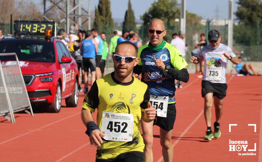 GALERÍA III: Las fotos de la VIII Media Maratón de Lucena: La alegría de llegar a la meta