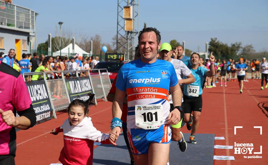 GALERÍA III: Las fotos de la VIII Media Maratón de Lucena: La alegría de llegar a la meta