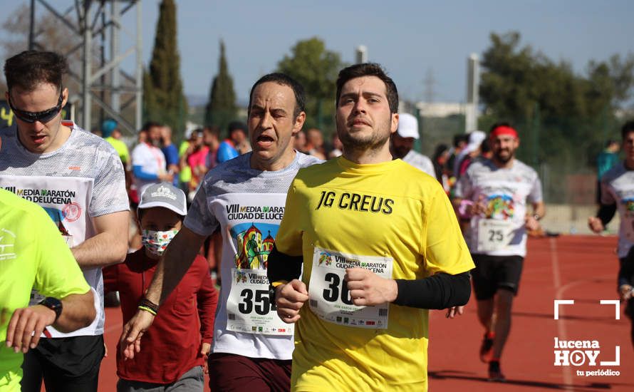 GALERÍA III: Las fotos de la VIII Media Maratón de Lucena: La alegría de llegar a la meta