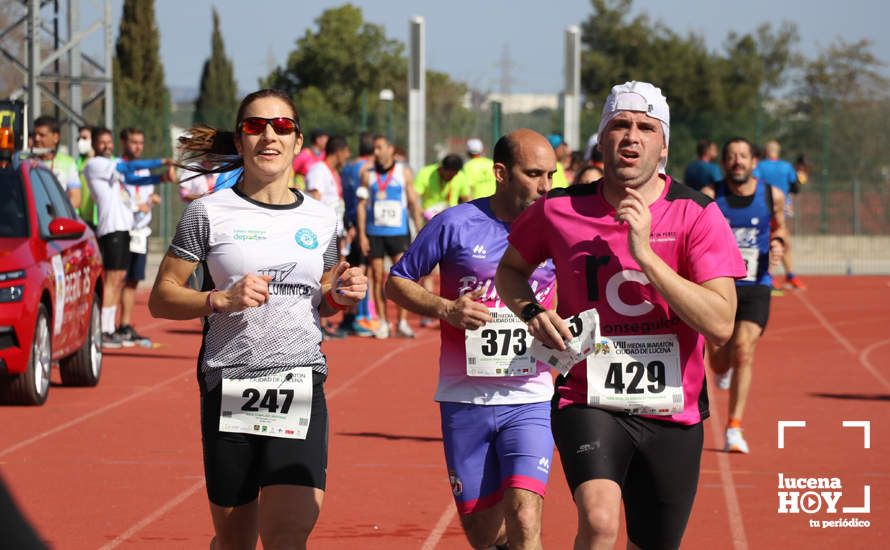 GALERÍA III: Las fotos de la VIII Media Maratón de Lucena: La alegría de llegar a la meta