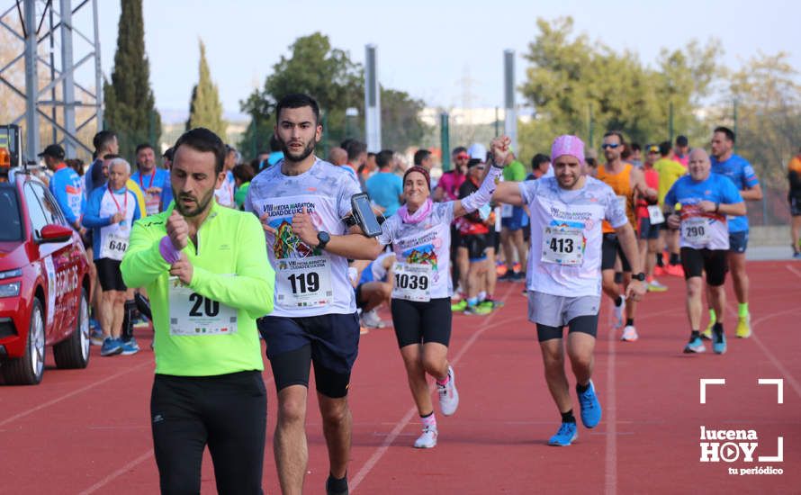 GALERÍA III: Las fotos de la VIII Media Maratón de Lucena: La alegría de llegar a la meta