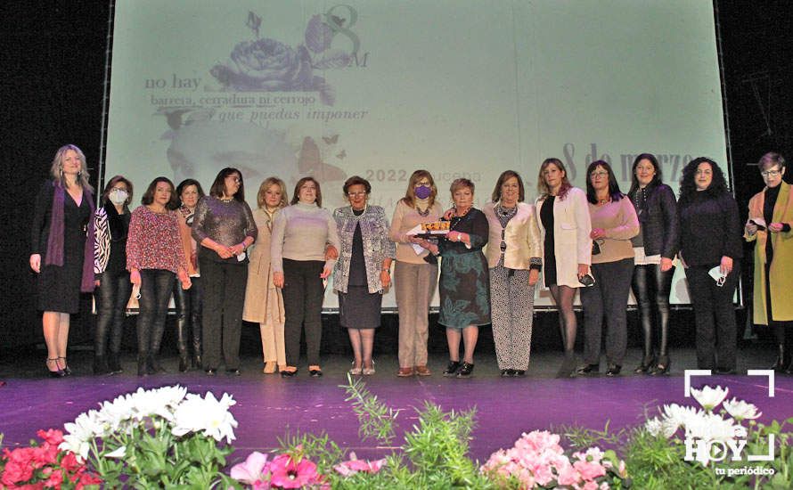 GALERÍA: Lucena rinde homenaje a la trayectoria de 9 mujeres y colectivos lucentinos en el acto central del Día Internacional de la Mujer GALERÍA: Lucena rinde homenaje a la trayectoria de 9 mujeres y colectivos lucentinos en el acto central del Día Internacional de la Mujer
