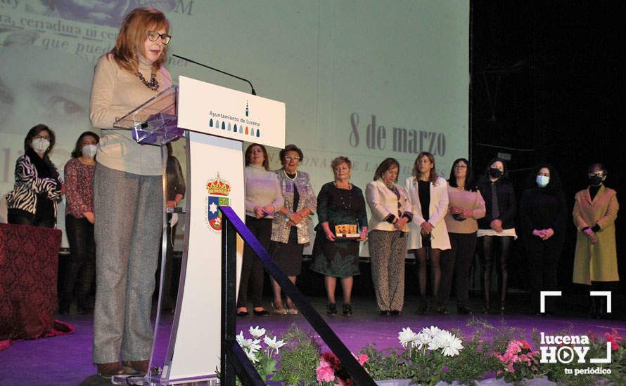 GALERÍA: Lucena rinde homenaje a la trayectoria de 9 mujeres y colectivos lucentinos en el acto central del Día Internacional de la Mujer