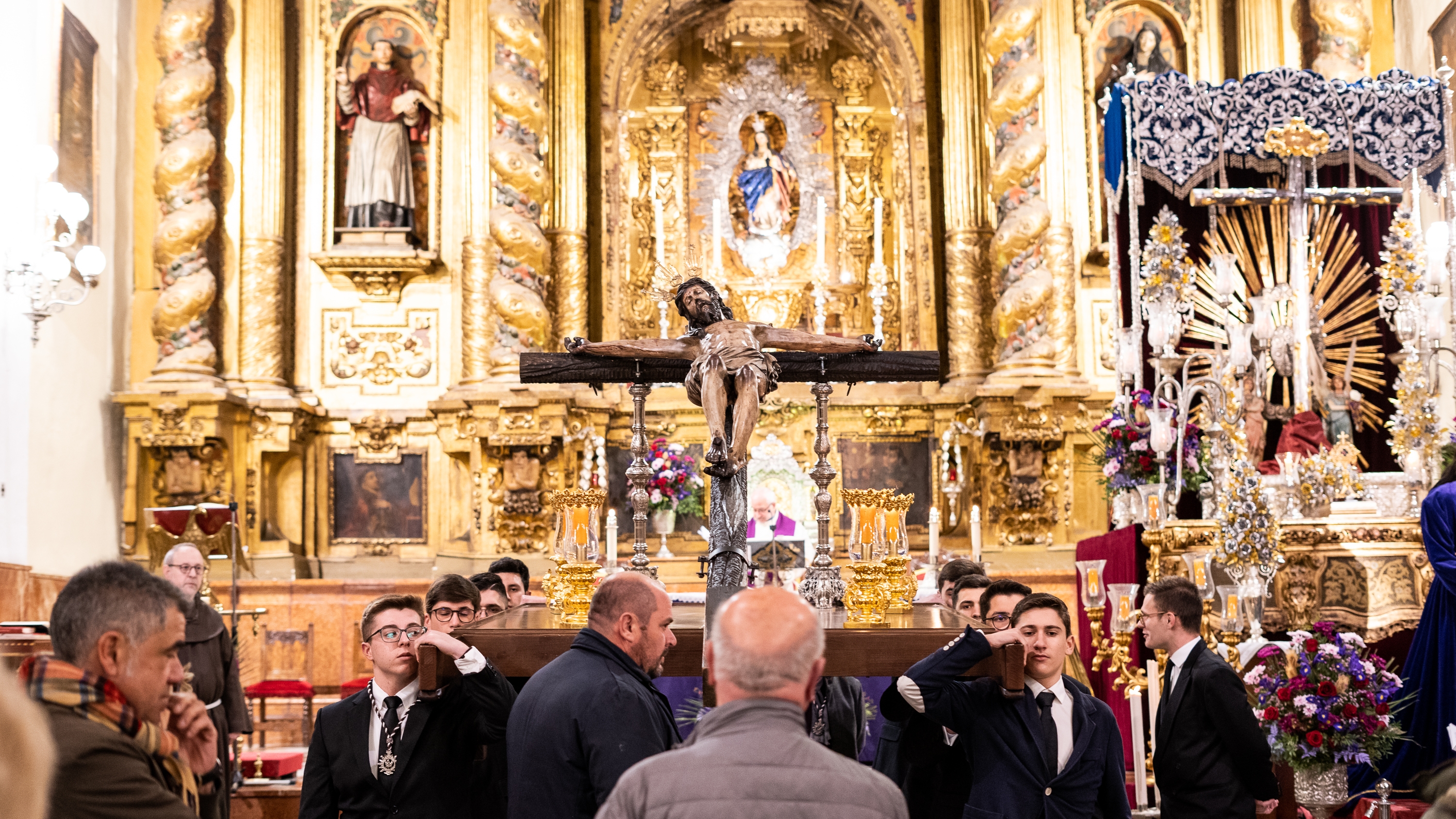 Vía Crucis del Crucificado de la Pasión Vía Crucis del Crucificado de la Pasión
