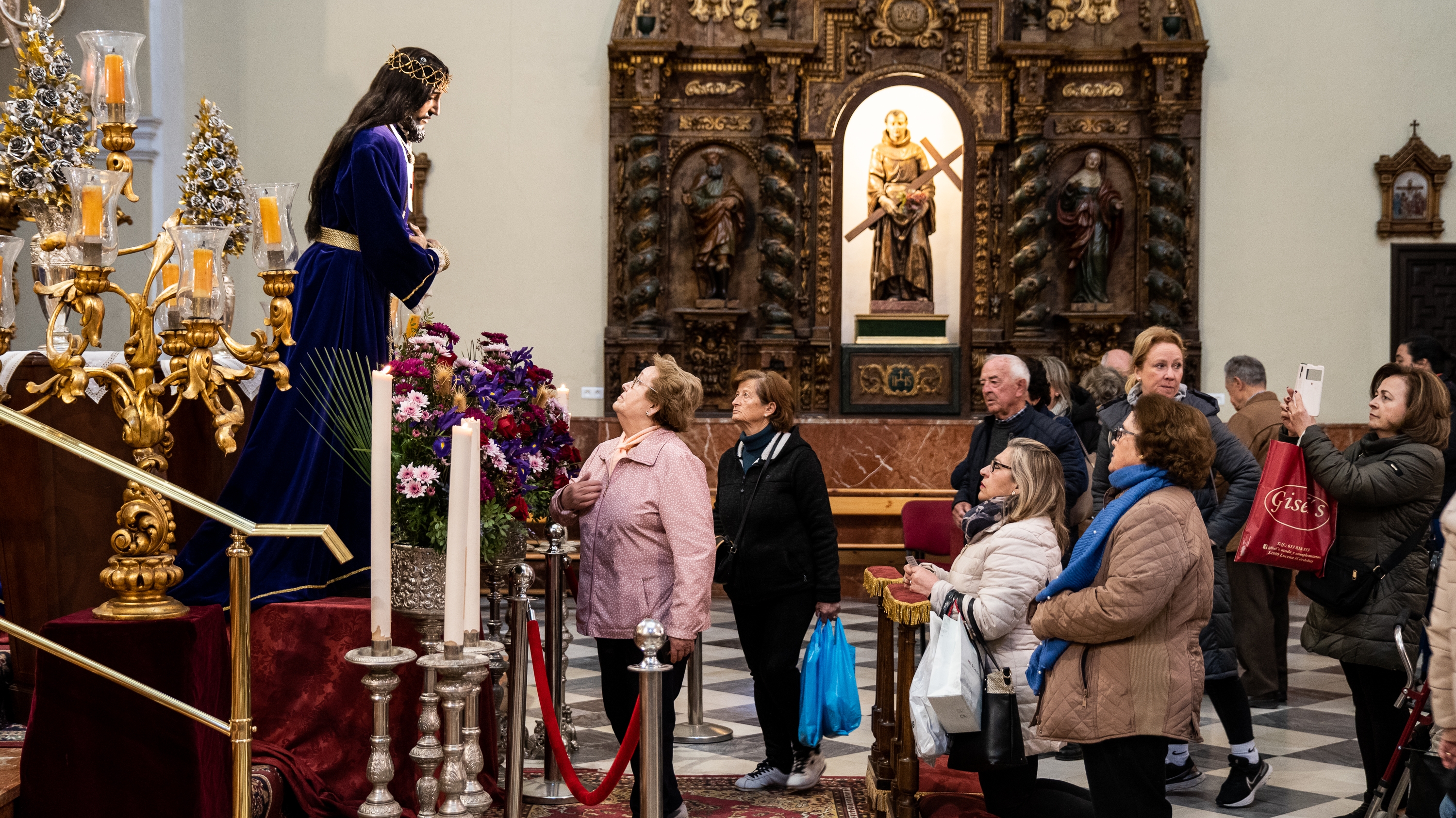 Vía Crucis del Crucificado de la Pasión Vía Crucis del Crucificado de la Pasión