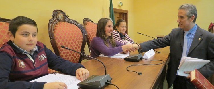  El pleno infantil aborda los problemas de la limpieza urbana 