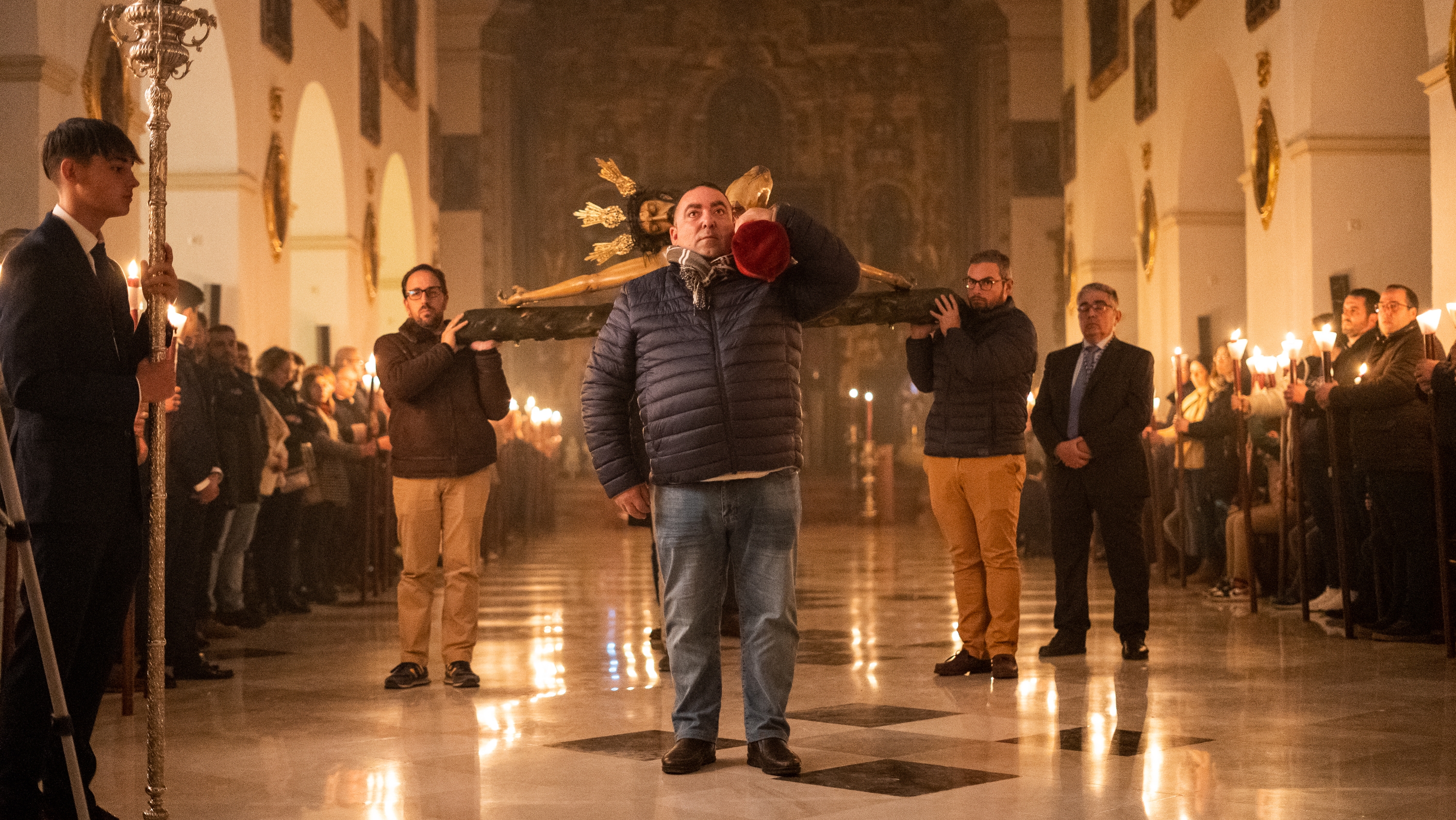 Viacrucis de la Familia de la Cofradía de la Sangre Viacrucis de la Familia de la Cofradía de la Sangre