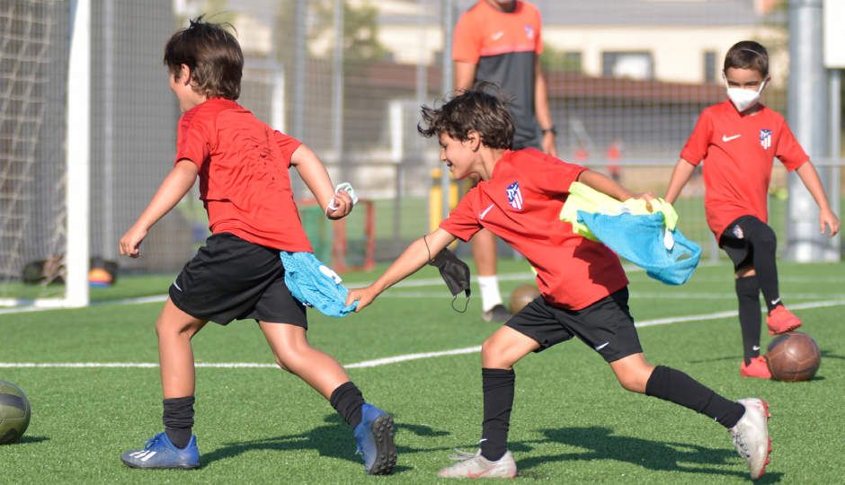  Momento en uno de los clinic del Club Atlético de Madrid (Imagen: atleticodemadrid.com) 