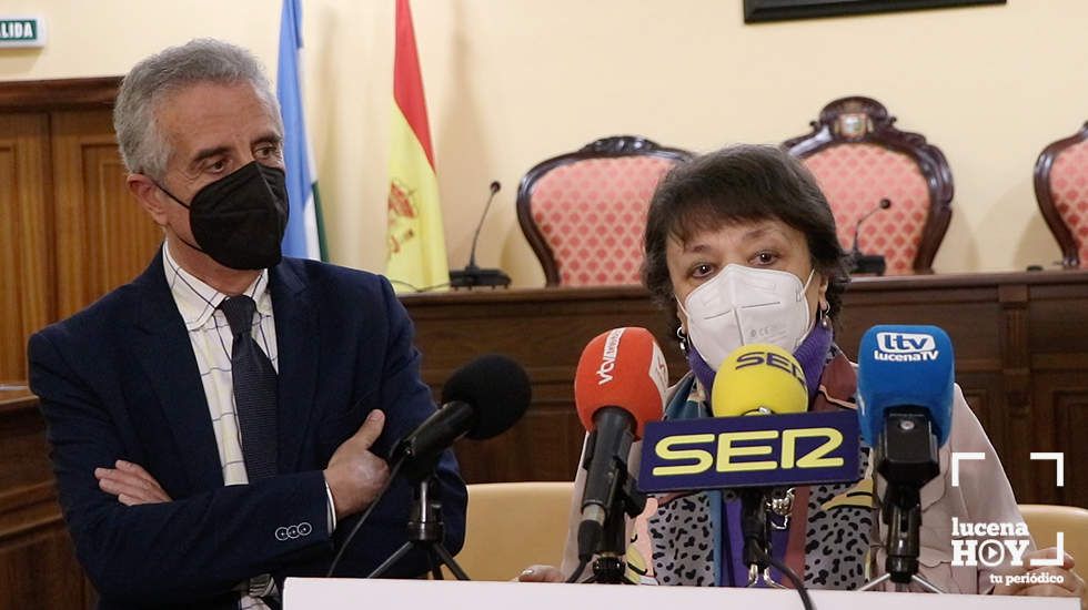  Rafaela Valenzuela y Juan Pérez durante la rueda de prensa posterior a la Junta Local de Seguridad 