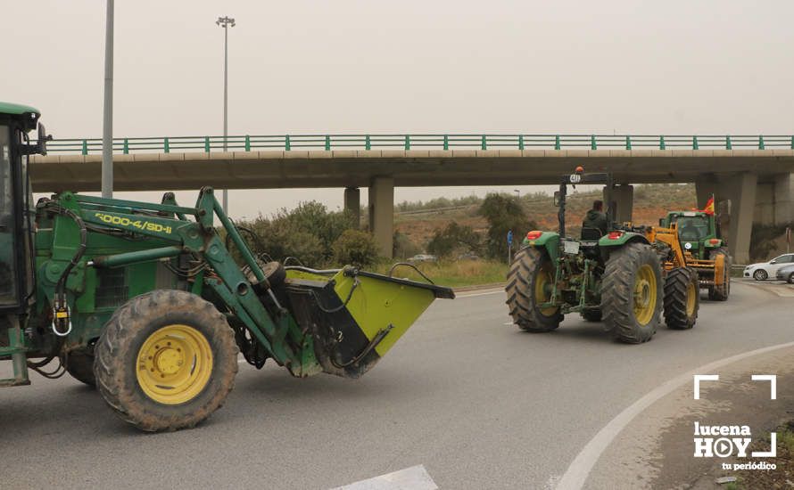 GALERÍA: Las imágenes de la concentración del sector agrario en apoyo al paro de los transportistas en Lucena
