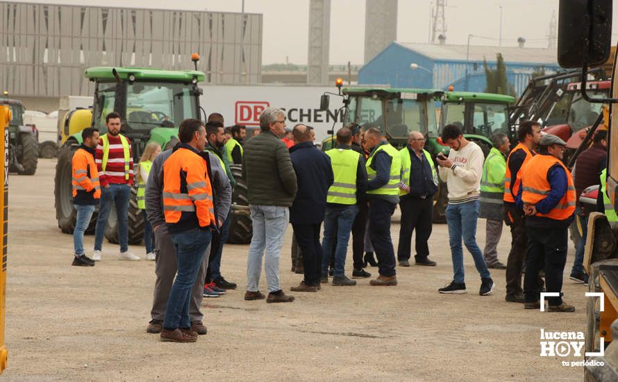 GALERÍA: Las imágenes de la concentración del sector agrario en apoyo al paro de los transportistas en Lucena