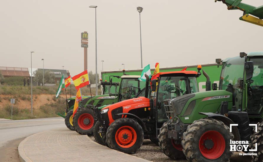 GALERÍA: Las imágenes de la concentración del sector agrario en apoyo al paro de los transportistas en Lucena