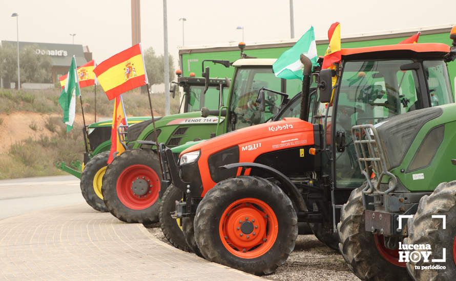 GALERÍA: Las imágenes de la concentración del sector agrario en apoyo al paro de los transportistas en Lucena