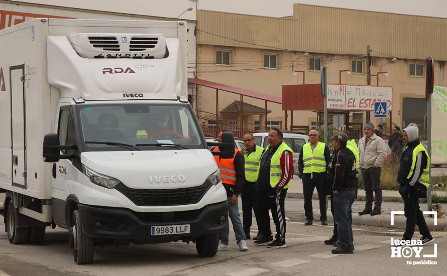 GALERÍA: Las imágenes de la concentración del sector agrario en apoyo al paro de los transportistas en Lucena