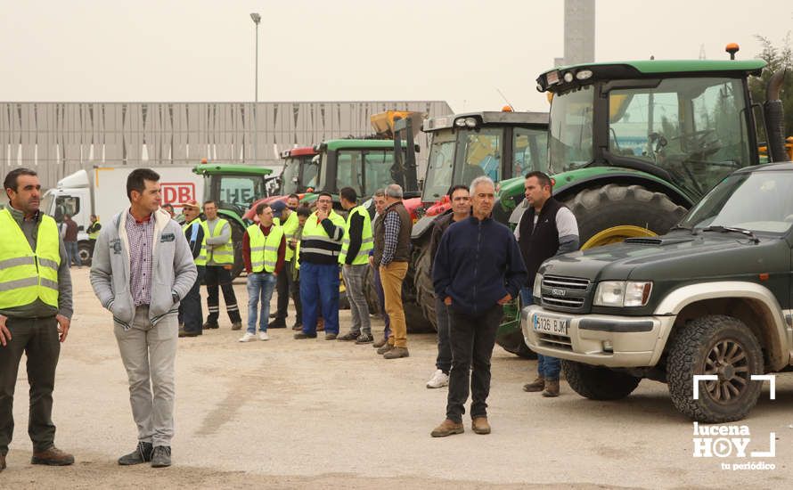 GALERÍA: Las imágenes de la concentración del sector agrario en apoyo al paro de los transportistas en Lucena