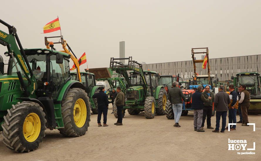 GALERÍA: Las imágenes de la concentración del sector agrario en apoyo al paro de los transportistas en Lucena