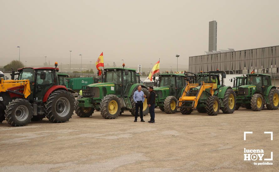 GALERÍA: Las imágenes de la concentración del sector agrario en apoyo al paro de los transportistas en Lucena