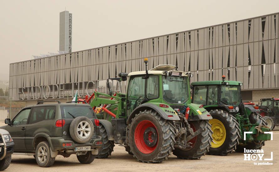 GALERÍA: Las imágenes de la concentración del sector agrario en apoyo al paro de los transportistas en Lucena