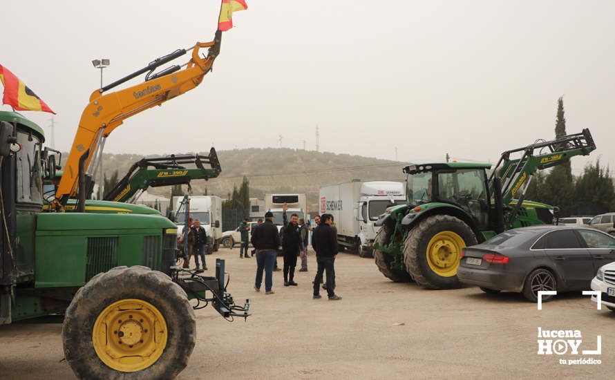 GALERÍA: Las imágenes de la concentración del sector agrario en apoyo al paro de los transportistas en Lucena