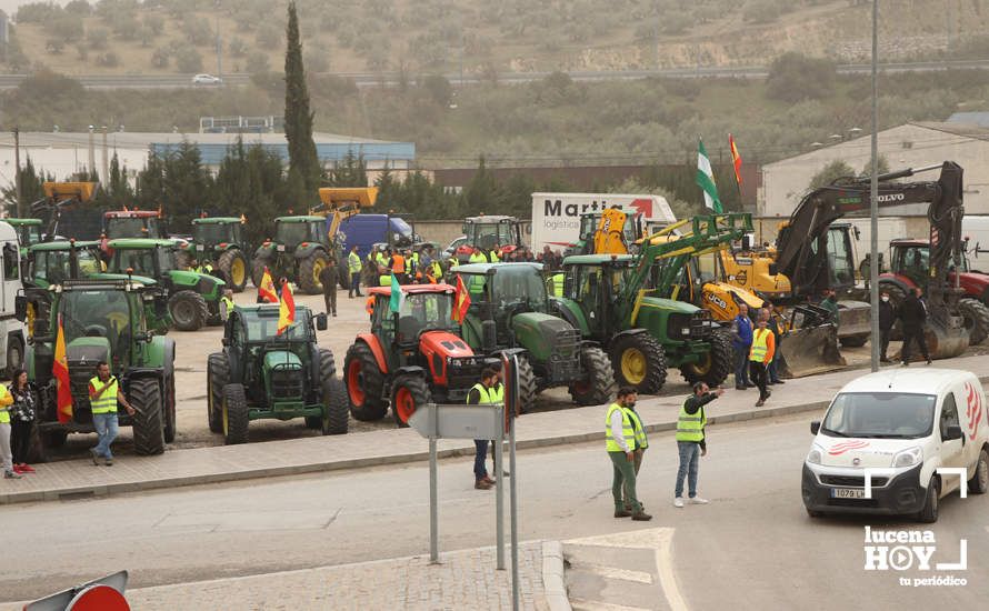 GALERÍA: Las imágenes de la concentración del sector agrario en apoyo al paro de los transportistas en Lucena