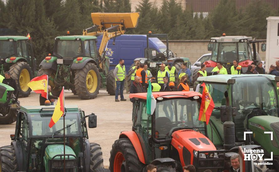 GALERÍA: Las imágenes de la concentración del sector agrario en apoyo al paro de los transportistas en Lucena