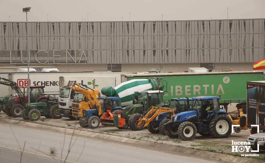 GALERÍA: Las imágenes de la concentración del sector agrario en apoyo al paro de los transportistas en Lucena