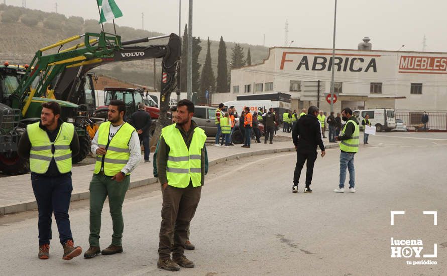 GALERÍA: Las imágenes de la concentración del sector agrario en apoyo al paro de los transportistas en Lucena