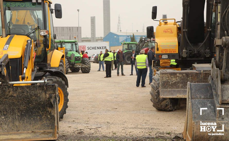 GALERÍA: Las imágenes de la concentración del sector agrario en apoyo al paro de los transportistas en Lucena