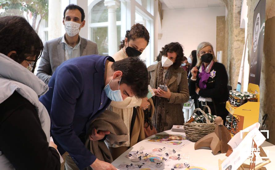 GALERÍA: Treinta empresas participan en FEME, la I Feria de Empresarias y Mujeres Emprendedoras de Lucena que se celebra en la Casa de los Mora GALERÍA: Treinta empresas participan en FEME, la I Feria de Empresarias y Mujeres Emprendedoras de Lucena que se celebra en la Casa de los Mora